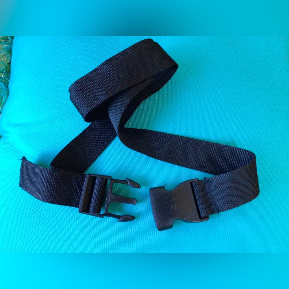 Men’s adjustable black belt. EUC.